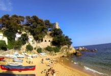 Городок Йорет де мар на побережье Коста Брава Испания