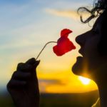 Хотите отношений без драмы? Женщины этих 3 знаков Зодиака никогда не будут ревновать