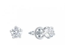 Серебряные серьги с фианитом — отличные украшения для молодых девушек