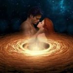 Особенная энергия, которая притягивает вас к нему: первые признаки кармических отношений