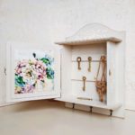 Ключница на стену: удобный декоративный элемент