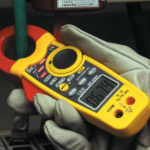 Как пользоваться электроизмерительными клещами?