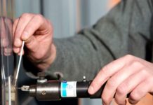 Вскрытие замков: кому доверить