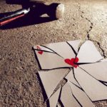 Как расстаются знаки Зодиака: Раки замыкаются в себе, Весы скрывают свою боль за улыбкой