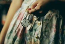 Каждый день обращаете внимание на часы в одно и то же время? Стоит задуматься