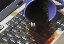 Что делать если пролили жидкость на ноутбук?