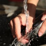 Почему мыть посуду руками для женщины очень важно