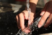 Почему мыть посуду руками для женщины очень важно