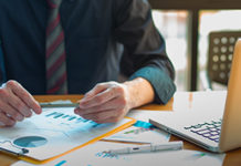 Акции «Газпрома» снижаются в цене на фоне решения компании не выплачивать дивиденды за 2021 год акционерам — эксперты аналитической службы АО «Инвестиционная компания ЛМС»