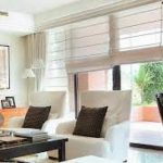 Почему римские шторы и мультифактурные жалюзи пользуются такой популярностью?