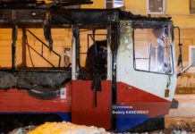 Огонь уничтожил трамвай в Томске: посмотрите, что от него осталось