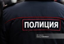 Несколько человек задержали в Томске у стихийного мемориала Алексею Навальному