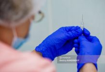 Вакцина против клещевого энцефалита поступила в Томск. Кому ставят бесплатно?