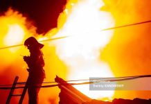 Дом, баня и машина пострадали от огня в Томском районе. Два человека спаслись благодаря соседям