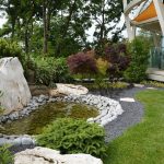 Большие камни: как использовать их в дизайне двора