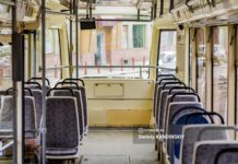 Легковушка столкнулась с трамваем на Кирова в Томске. Движение электротранспорта закрыто