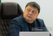 Письмо губернатора с просьбой лишить мандата депутата Акатаева получила дума Томска