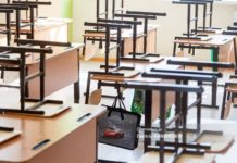 Власти ищут 12 учителей, которые получат по 1 млн руб за переезд в села Томской области