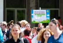 Комиссия рассмотрела около 20 жалоб на низкие зарплаты от педагогов Томска