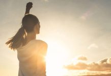 Четыре знака Зодиака со стальным стержнем внутри