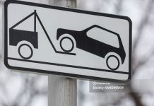 Томичам запретили парковаться ночью на участке ул.Гагарина по четным числам