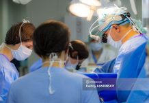 Подростку отрезало руку на пилораме в Томской области. Его жизнь спасли врачи