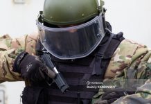 Двух мужчин похитили и удерживали на базе около Северска. Их вызволили силовики