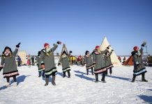 Шаманские обряды, гонки на снегоходах и угощения: программа «Большого Амикана» 2024г