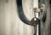 Дверной замок заржавел, как его открыть