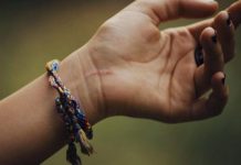 Судьбоносные «браслеты»: о чем говорят линии на запястьях
