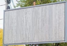 Принят закон о продлении договоров на наружную рекламу без торгов