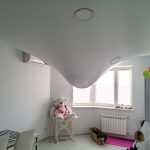 Слив воды с натяжного потолка: причины, последствия и способы предотвращения