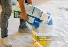 Выигравшие аукционы на ремонт школ Томска иногородние фирмы ищут рабочих и технику на месте — власти