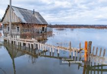 Очередные затопленные дома и откачка воды: паводок в Томске 16 апреля