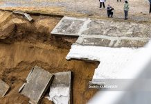 Последствия паводка: как у моста в Томске размыло земляную дамбу — видео