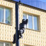 Памятник электромонтёру