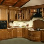 Кухни из массива сосны: плюсы